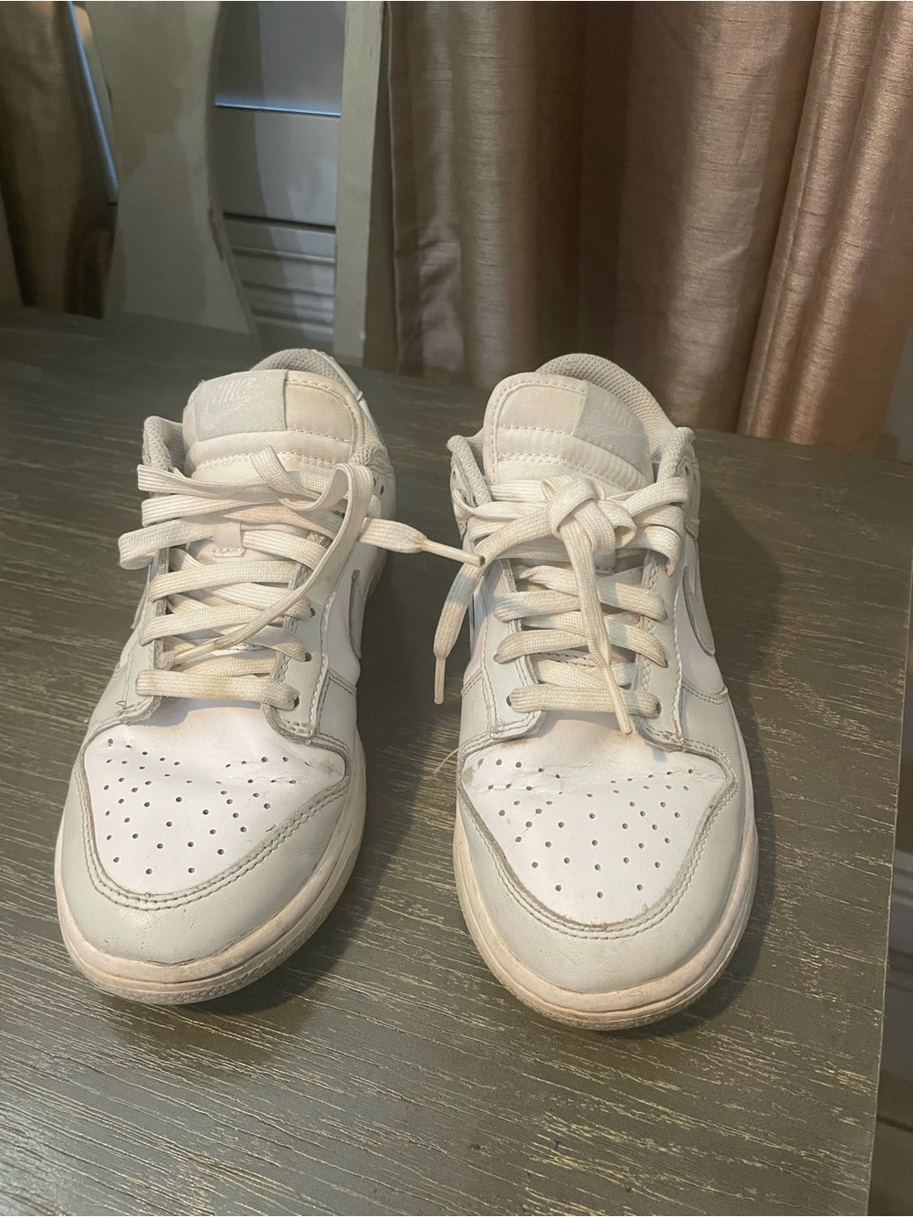 Nike Women’s White/light grey Low-Top Sneakers size 7